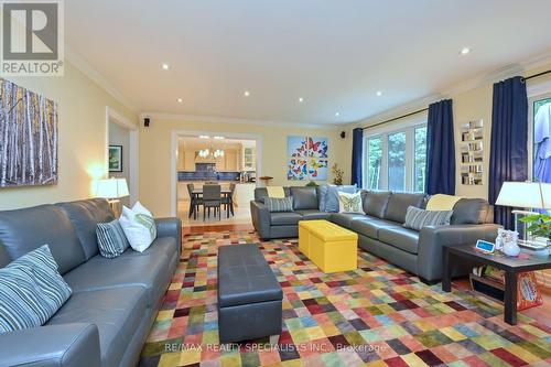 14 Penrose Court, Brampton, ON - Indoor Photo Showing Living Room