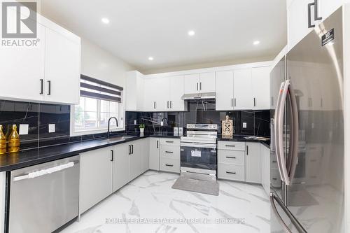 4 Whale Cove Court, Brampton, ON - Indoor Photo Showing Kitchen