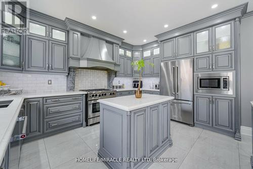 56 Valleyscape Trail, Caledon, ON - Indoor Photo Showing Kitchen With Upgraded Kitchen