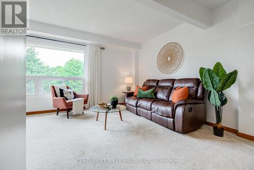 82 Ashton Crescent, Brampton, ON - Indoor Photo Showing Living Room