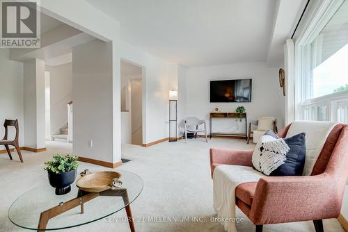 82 Ashton Crescent, Brampton, ON - Indoor Photo Showing Living Room