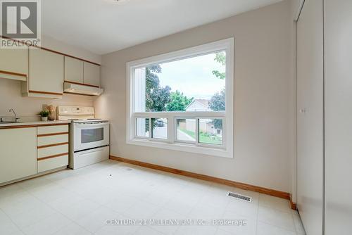 82 Ashton Crescent, Brampton, ON - Indoor Photo Showing Kitchen