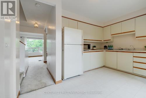 82 Ashton Crescent, Brampton, ON - Indoor Photo Showing Kitchen