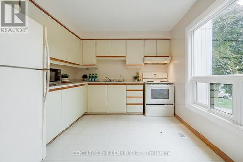 82 Ashton Crescent, Brampton, ON - Indoor Photo Showing Kitchen