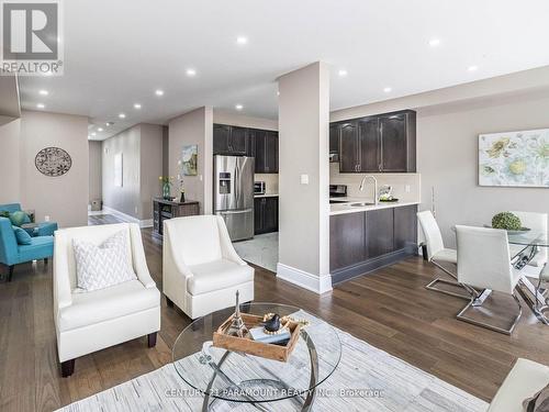 37 Campwood Crescent, Brampton, ON - Indoor Photo Showing Living Room