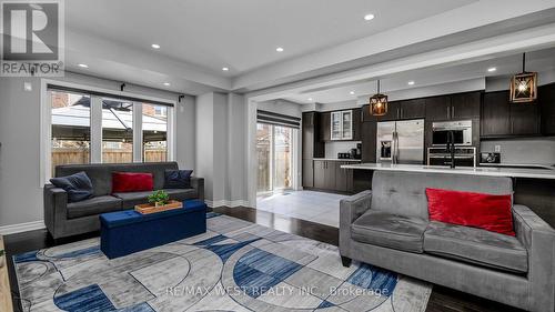 20 Reichert Court, Milton (Willmott), ON - Indoor Photo Showing Living Room