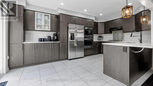 20 Reichert Court, Milton (Willmott), ON - Indoor Photo Showing Kitchen With Upgraded Kitchen