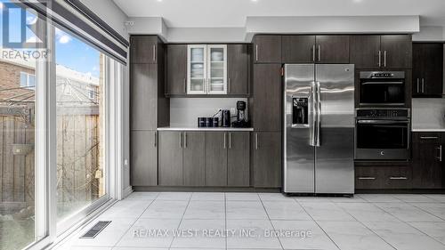 20 Reichert Court, Milton (Willmott), ON - Indoor Photo Showing Kitchen