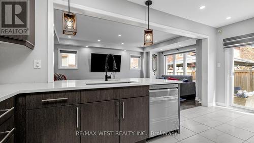 20 Reichert Court, Milton (Willmott), ON - Indoor Photo Showing Kitchen