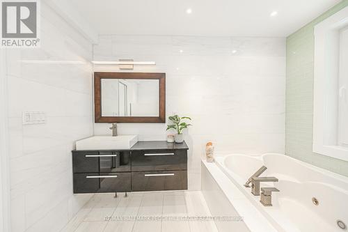 1627 Houston Avenue, Innisfil, ON - Indoor Photo Showing Bathroom