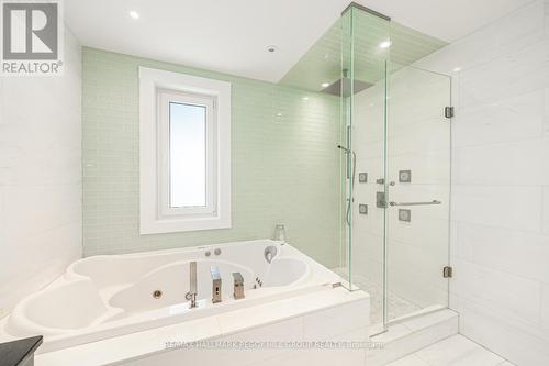 1627 Houston Avenue, Innisfil, ON - Indoor Photo Showing Bathroom