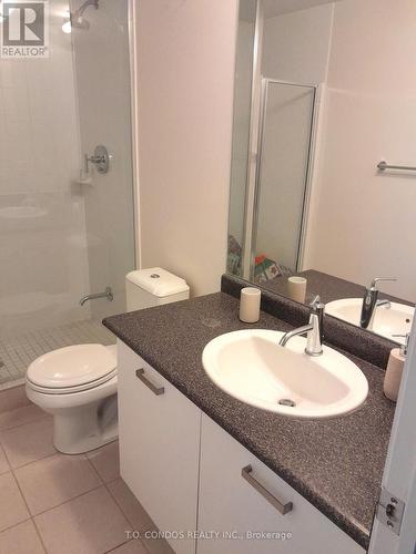 703 - 832 Bay Street, Toronto, ON - Indoor Photo Showing Bathroom