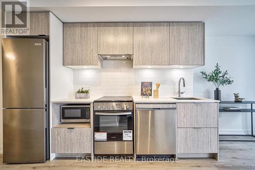 3911 - 395 Bloor Street E, Toronto, ON - Indoor Photo Showing Kitchen With Upgraded Kitchen