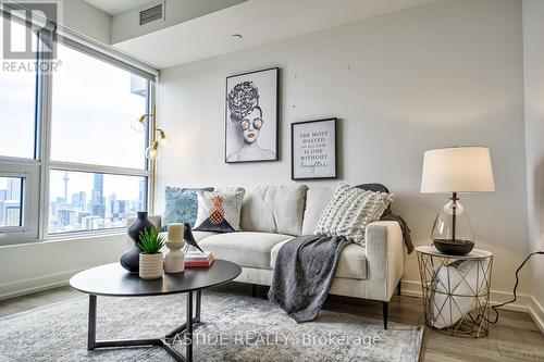 3911 - 395 Bloor Street E, Toronto, ON - Indoor Photo Showing Living Room