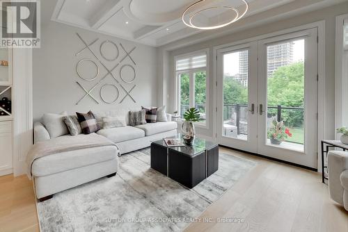 37 Fairchild Avenue, Toronto, ON - Indoor Photo Showing Living Room