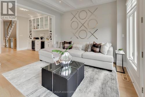 37 Fairchild Avenue, Toronto, ON - Indoor Photo Showing Living Room
