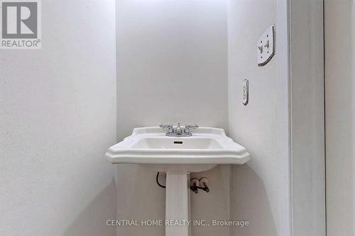 18 Mayvern Crescent, Richmond Hill, ON - Indoor Photo Showing Bathroom