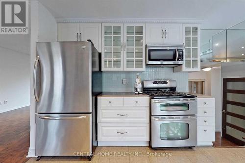 18 Mayvern Crescent, Richmond Hill, ON - Indoor Photo Showing Kitchen