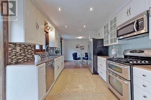 18 Mayvern Crescent, Richmond Hill, ON - Indoor Photo Showing Kitchen With Double Sink