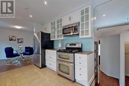 18 Mayvern Crescent, Richmond Hill, ON - Indoor Photo Showing Kitchen