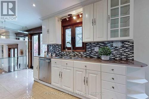 18 Mayvern Crescent, Richmond Hill (North Richvale), ON - Indoor Photo Showing Kitchen With Double Sink