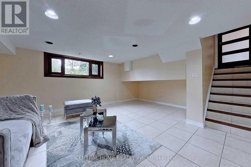 18 Mayvern Crescent, Richmond Hill, ON - Indoor Photo Showing Other Room