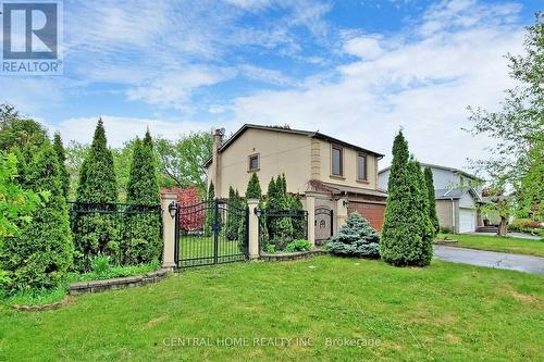 18 Mayvern Crescent, Richmond Hill (North Richvale), ON - Outdoor