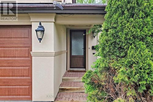 18 Mayvern Crescent, Richmond Hill, ON - Outdoor