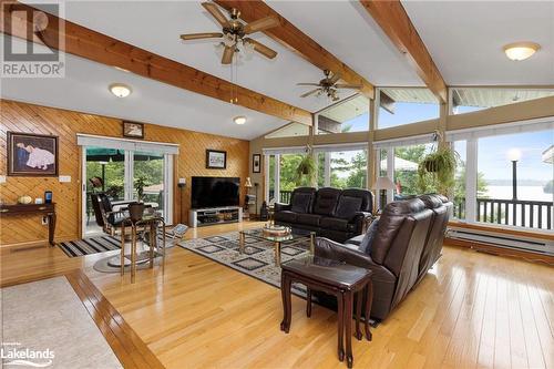 490 Crooked Bay Road, Port Severn, ON - Indoor Photo Showing Living Room