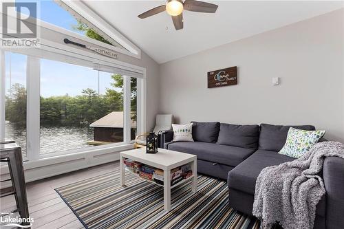 490 Crooked Bay Road, Port Severn, ON - Indoor Photo Showing Living Room