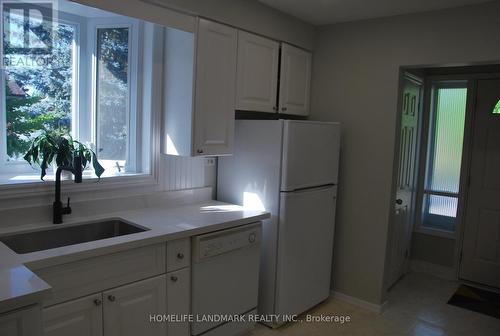 14 Cavehill Crescent, Toronto, ON - Indoor Photo Showing Kitchen