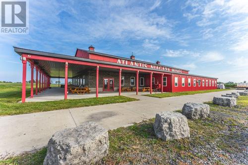 4581 North Service Road, Lincoln, ON 
