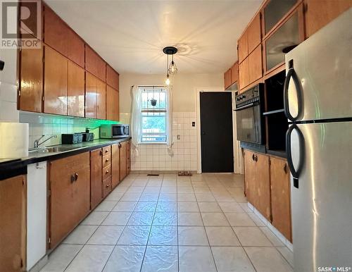 1222 Robinson Street, Regina, SK - Indoor Photo Showing Kitchen