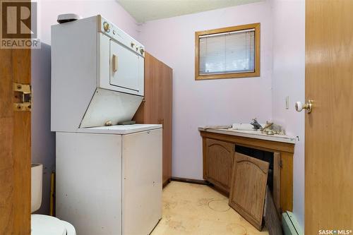 222 Daly Avenue, Regina Beach, SK - Indoor Photo Showing Laundry Room