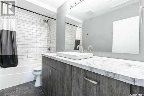 327 Retallack Street, Regina, SK - Indoor Photo Showing Bathroom