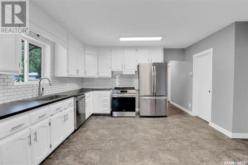 327 Retallack Street, Regina, SK - Indoor Photo Showing Kitchen With Stainless Steel Kitchen