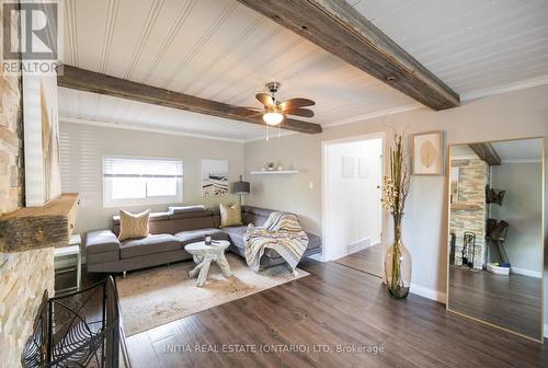 1568 Mallah Drive, Sarnia, ON - Indoor Photo Showing Living Room