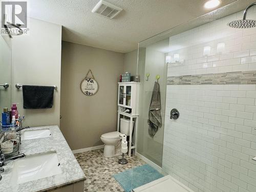 3171 Huston Road, 150 Mile House, BC - Indoor Photo Showing Bathroom