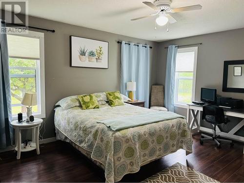 3171 Huston Road, 150 Mile House, BC - Indoor Photo Showing Bedroom