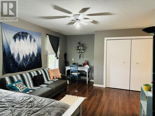 3171 Huston Road, 150 Mile House, BC - Indoor Photo Showing Living Room