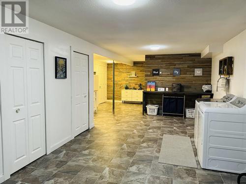 3171 Huston Road, 150 Mile House, BC - Indoor Photo Showing Laundry Room