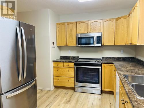 31 500 Wotzke Drive, Williams Lake, BC - Indoor Photo Showing Kitchen With Double Sink