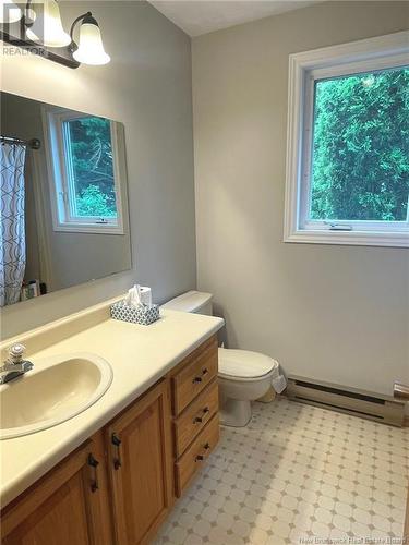 93 Brookside Drive, Moncton, NB - Indoor Photo Showing Bathroom