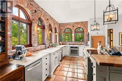 124 Maurice Cres, Dieppe, NB - Indoor Photo Showing Kitchen