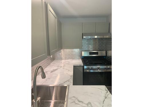 315 10Th Avenue, Castlegar, BC - Indoor Photo Showing Kitchen