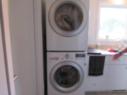 315 10Th Avenue, Castlegar, BC - Indoor Photo Showing Laundry Room