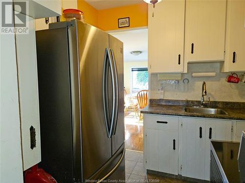 4470 St. Clair, Lakeshore, ON - Indoor Photo Showing Kitchen