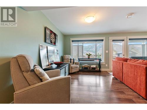 4400 Mclean Creek Road Unit# 201, Penticton, BC - Indoor Photo Showing Living Room