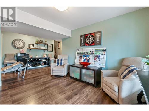 4400 Mclean Creek Road Unit# 201, Penticton, BC - Indoor Photo Showing Living Room