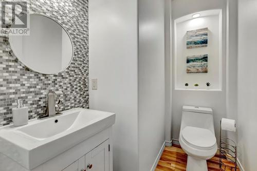 2396 Selkirk Drive, Kelowna, BC - Indoor Photo Showing Bathroom